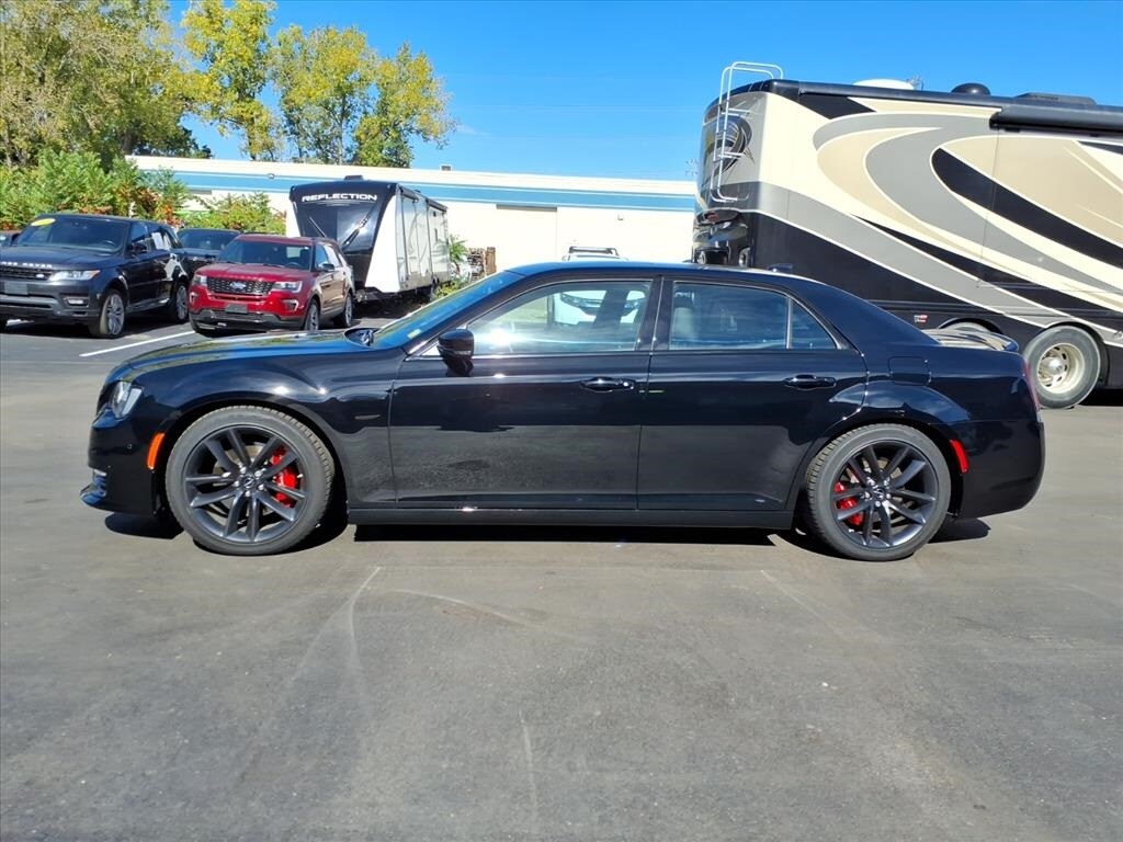2023 Chrysler 300 C photo 2
