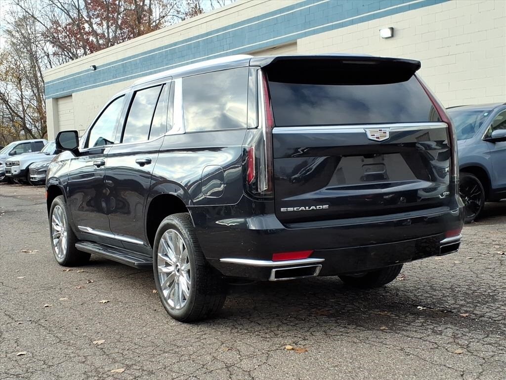 2023 Cadillac Escalade Premium Luxury photo 3