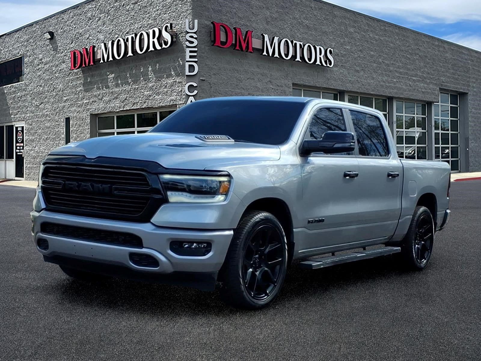 2024 RAM 1500 Laramie 4x4 Crew Cab 5'7's photo