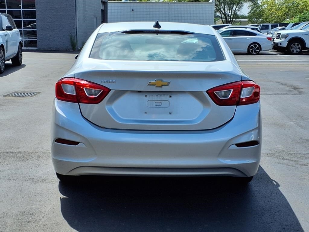 2017 Chevrolet Cruze LS photo 4