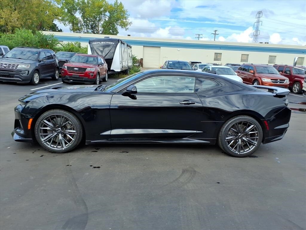 2023 Chevrolet Camaro ZL1 photo 2