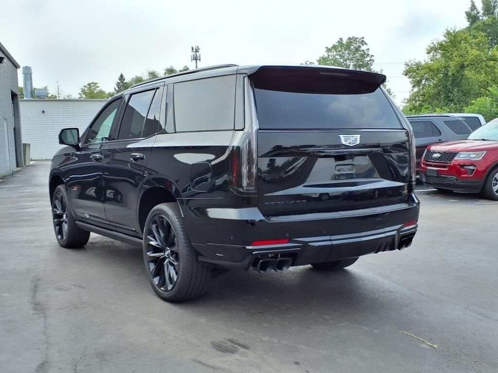 2025 Cadillac Escalade V-Series photo 3