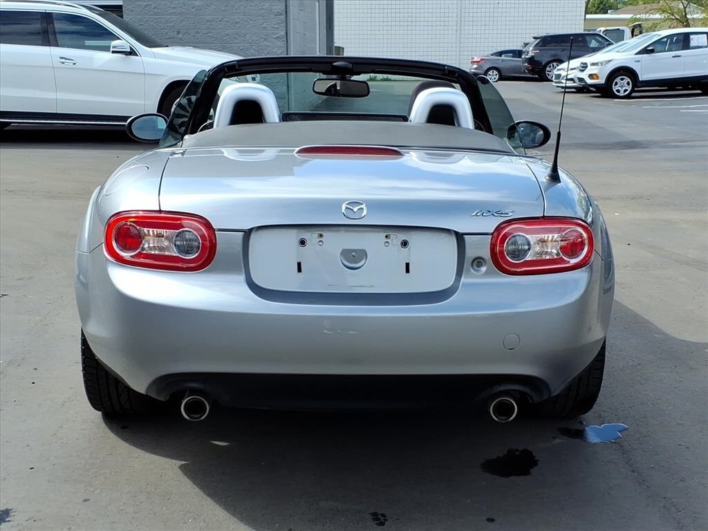 2010 Mazda MX-5 Miata Miata Touring photo 4