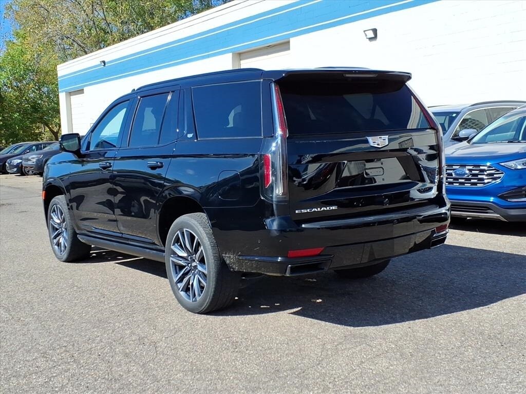 2022 Cadillac Escalade Sport photo 3