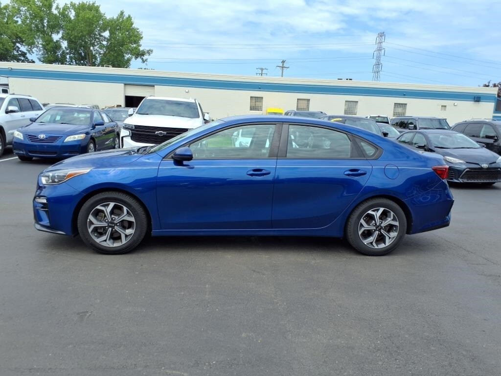 2019 Kia Forte LXS photo 2