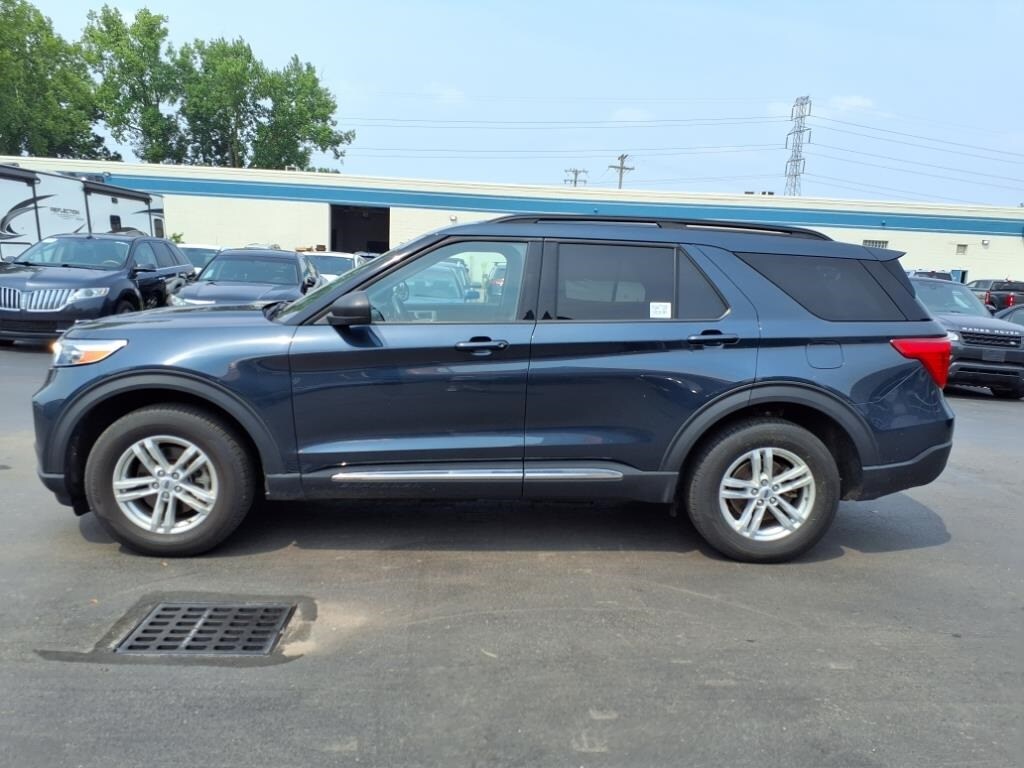2023 Ford Explorer XLT photo 2