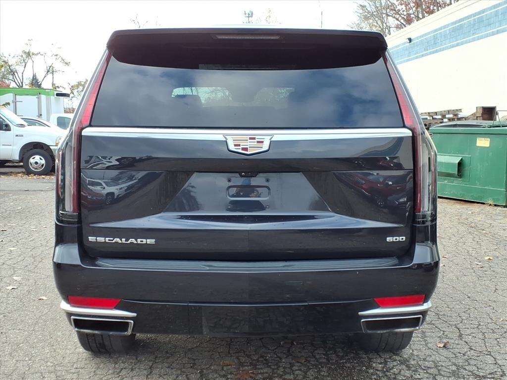 2023 Cadillac Escalade Premium Luxury photo 4