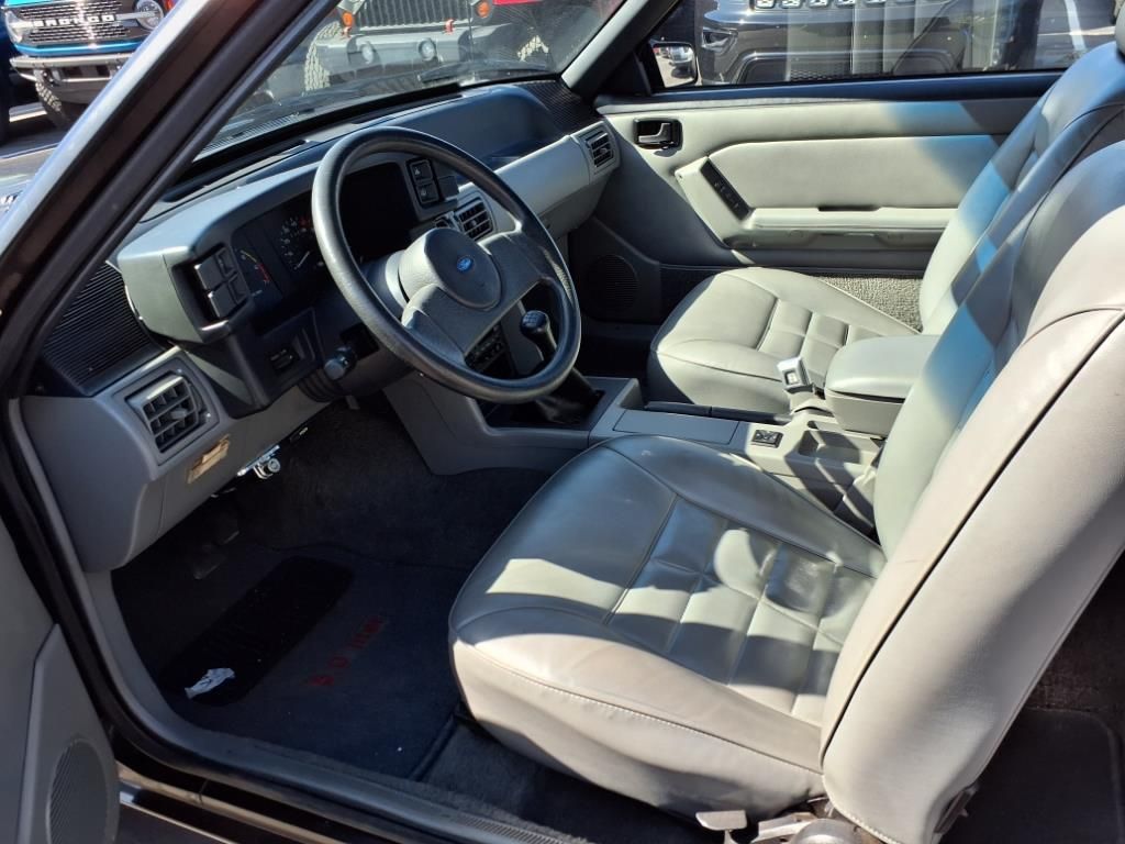 1988 Ford Mustang - Photo 11
