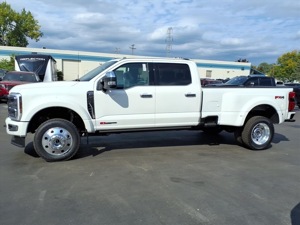 2025 Ford F-450 photo 2