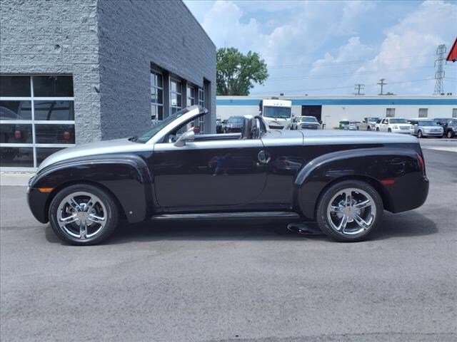 2006 Chevrolet SSR Base photo 2