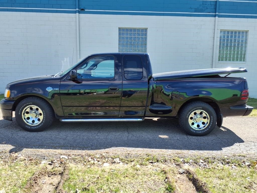 2000 Ford F-150 Harley-Davidson photo 2