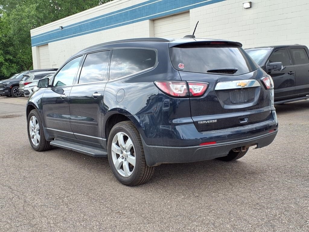 2017 Chevrolet Traverse 1LT photo 3