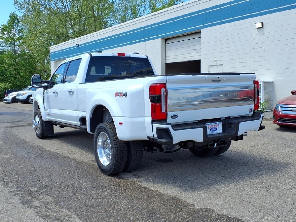2025 Ford F-450 photo 3