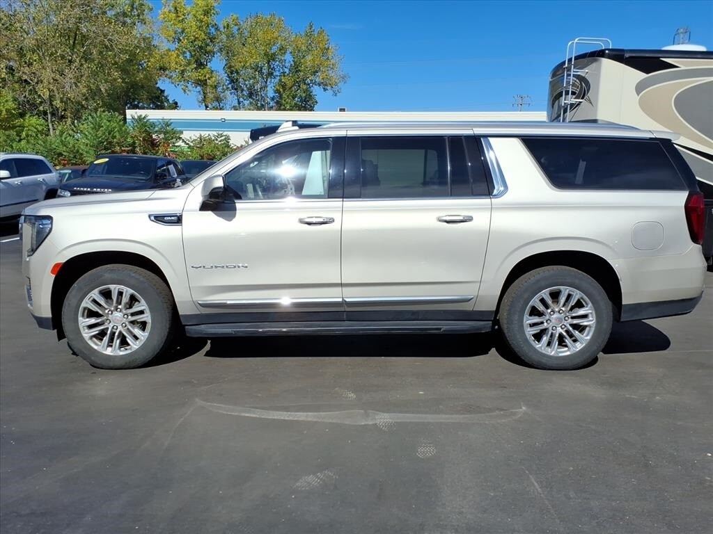 2022 Gmc Yukon XL SLT photo 2