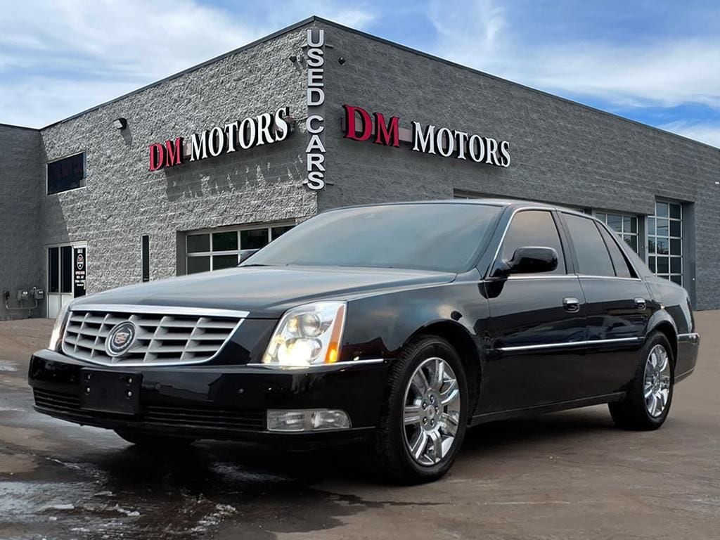 2010 Cadillac DTS Platinum Collection's photo