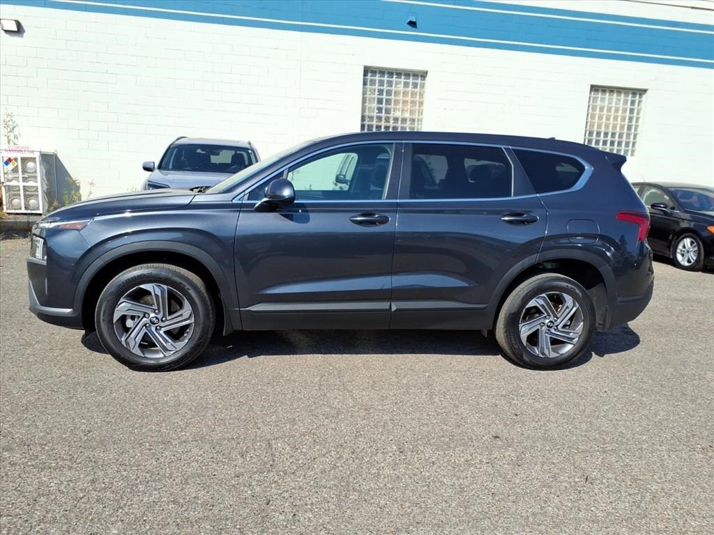 2023 Hyundai Santa Fe SE photo 2
