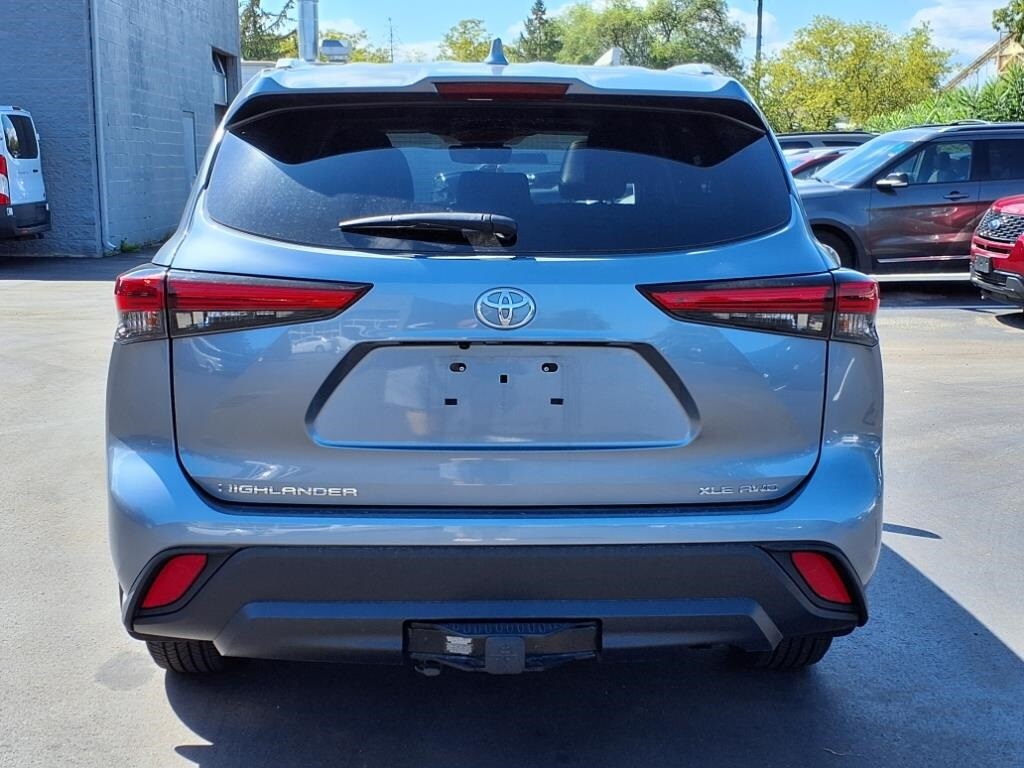 2022 Toyota Highlander XLE photo 3