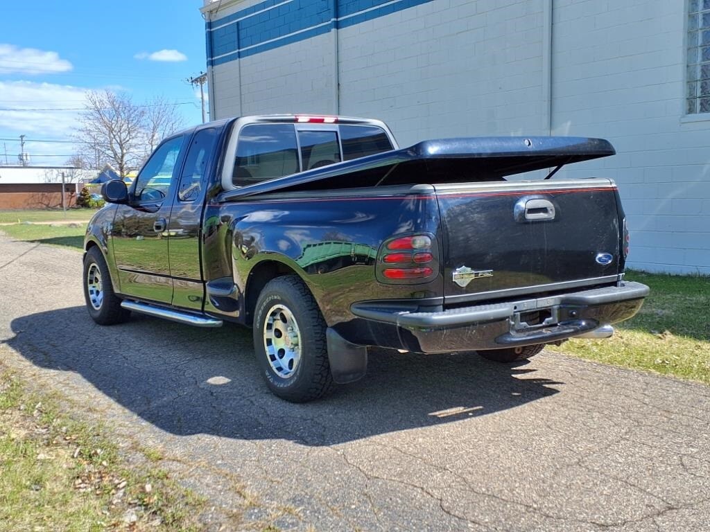 2000 Ford F-150 Harley-Davidson photo 3