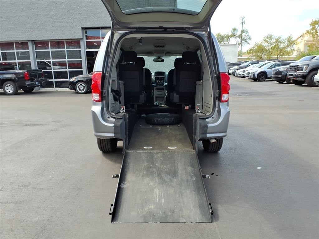 2020 Dodge Grand Caravan SE photo 3