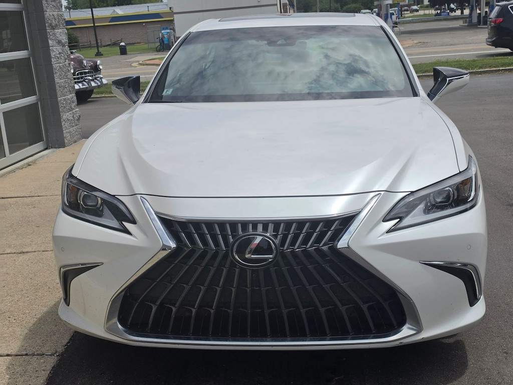 Used 2022 Lexus ES 250 Sedan