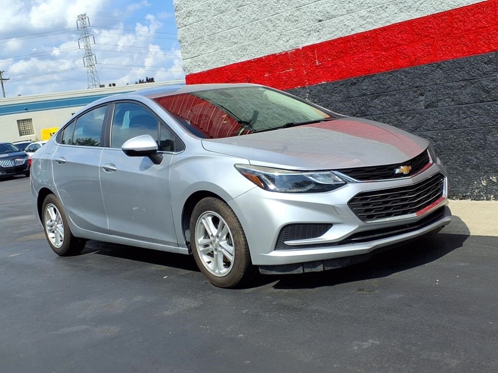 2018 Chevrolet Cruze LT photo 3