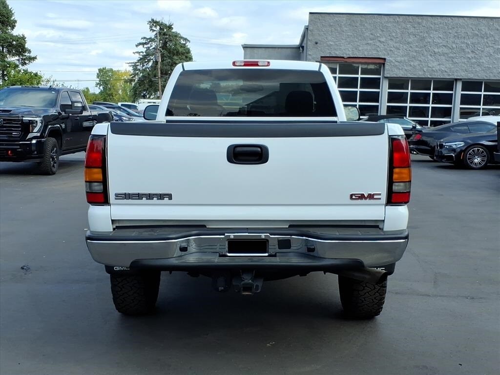 2004 Gmc Sierra SLE photo 3