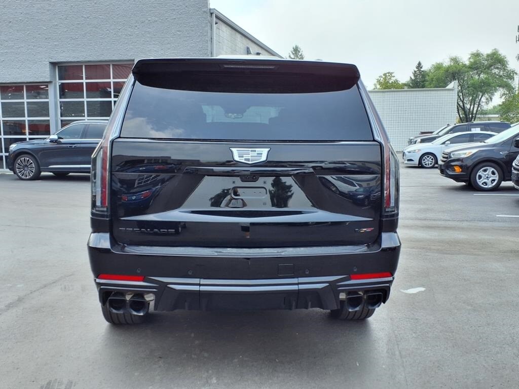 2025 Cadillac Escalade V-Series photo 4