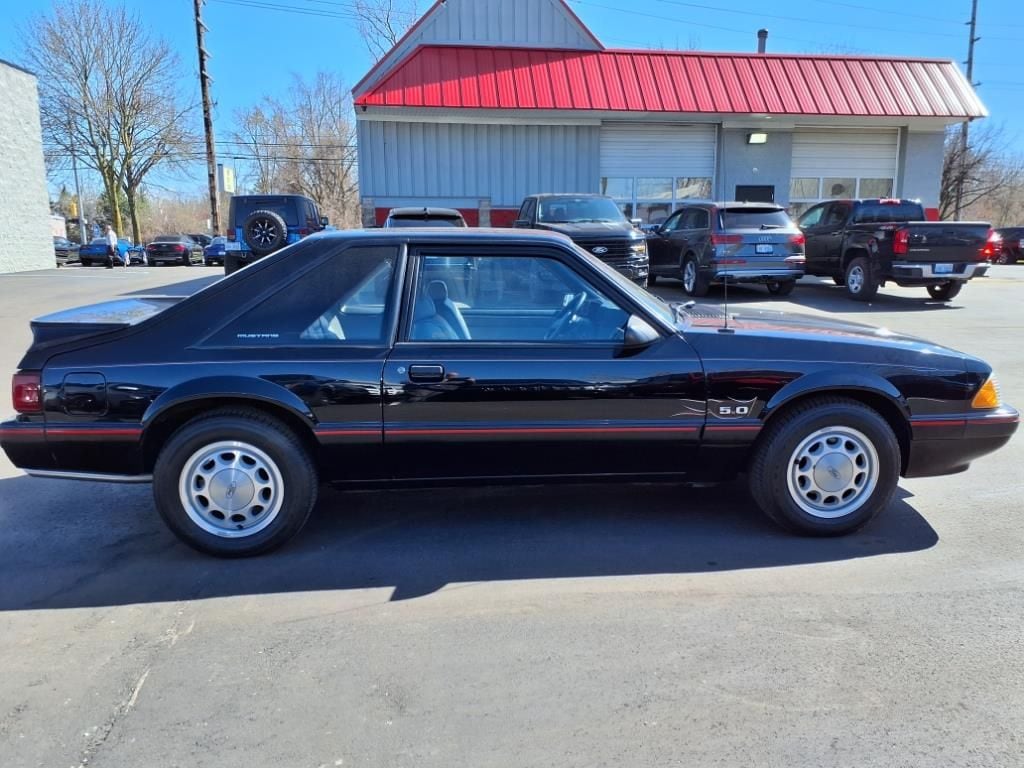 1988 Ford Mustang - Photo 6
