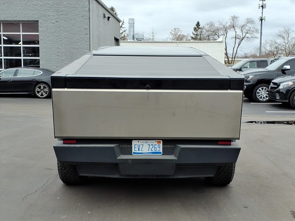 2024 Tesla Cybertruck photo 3