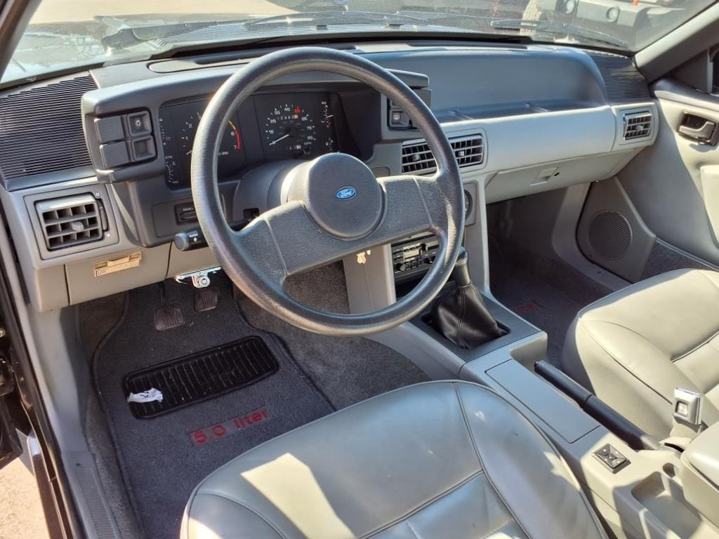 1988 Ford Mustang - Photo 12