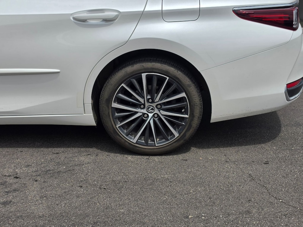 Used 2022 Lexus ES 250 Sedan