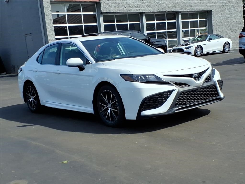 2022 Toyota Camry SE photo 4