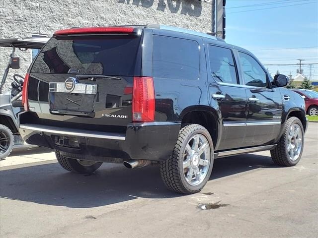 2011 Cadillac Escalade Premium photo 4