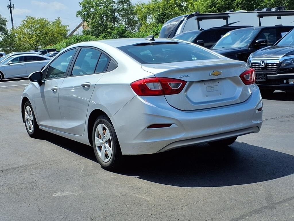 2017 Chevrolet Cruze LS photo 3