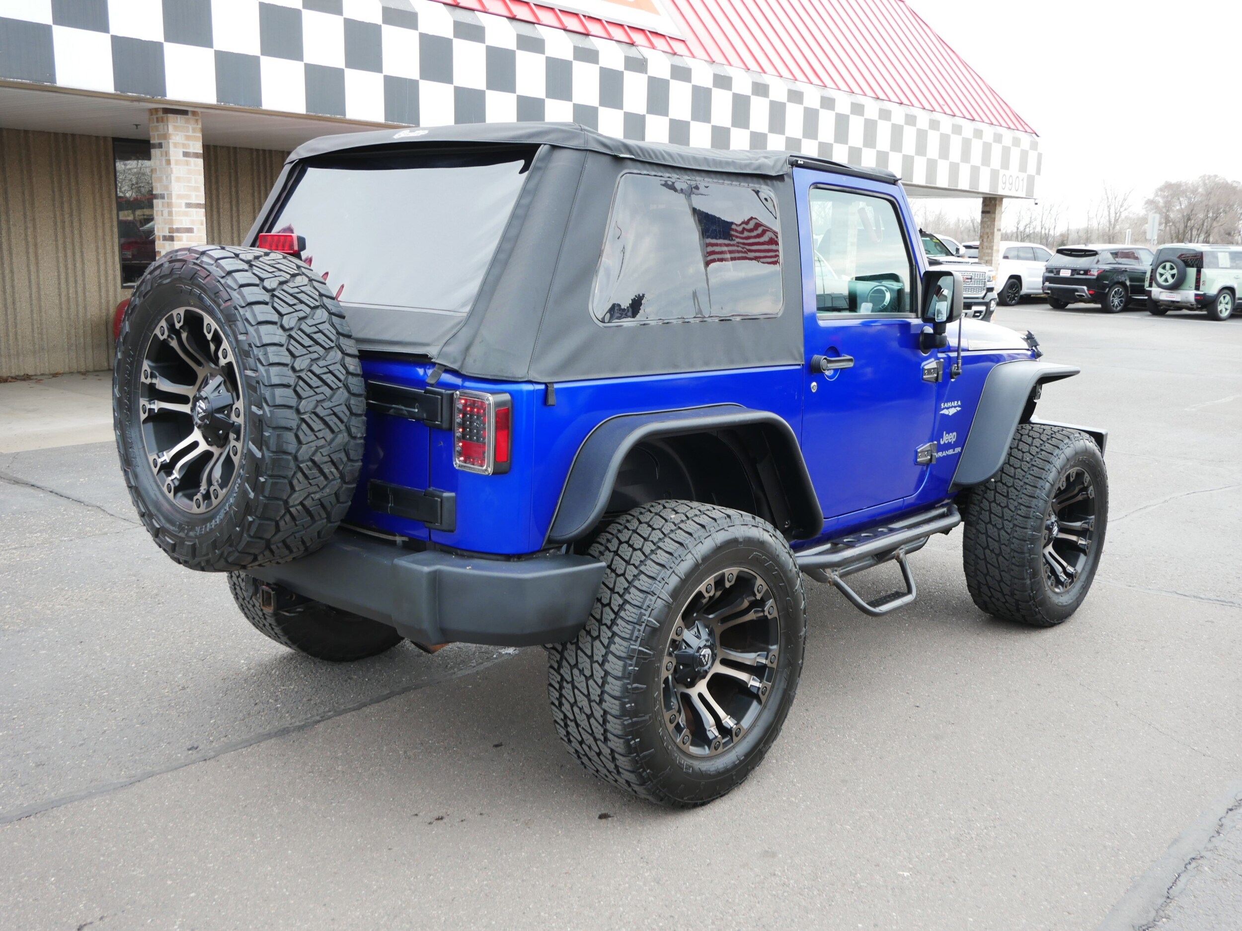 2017 Jeep Wrangler Sahara photo 4
