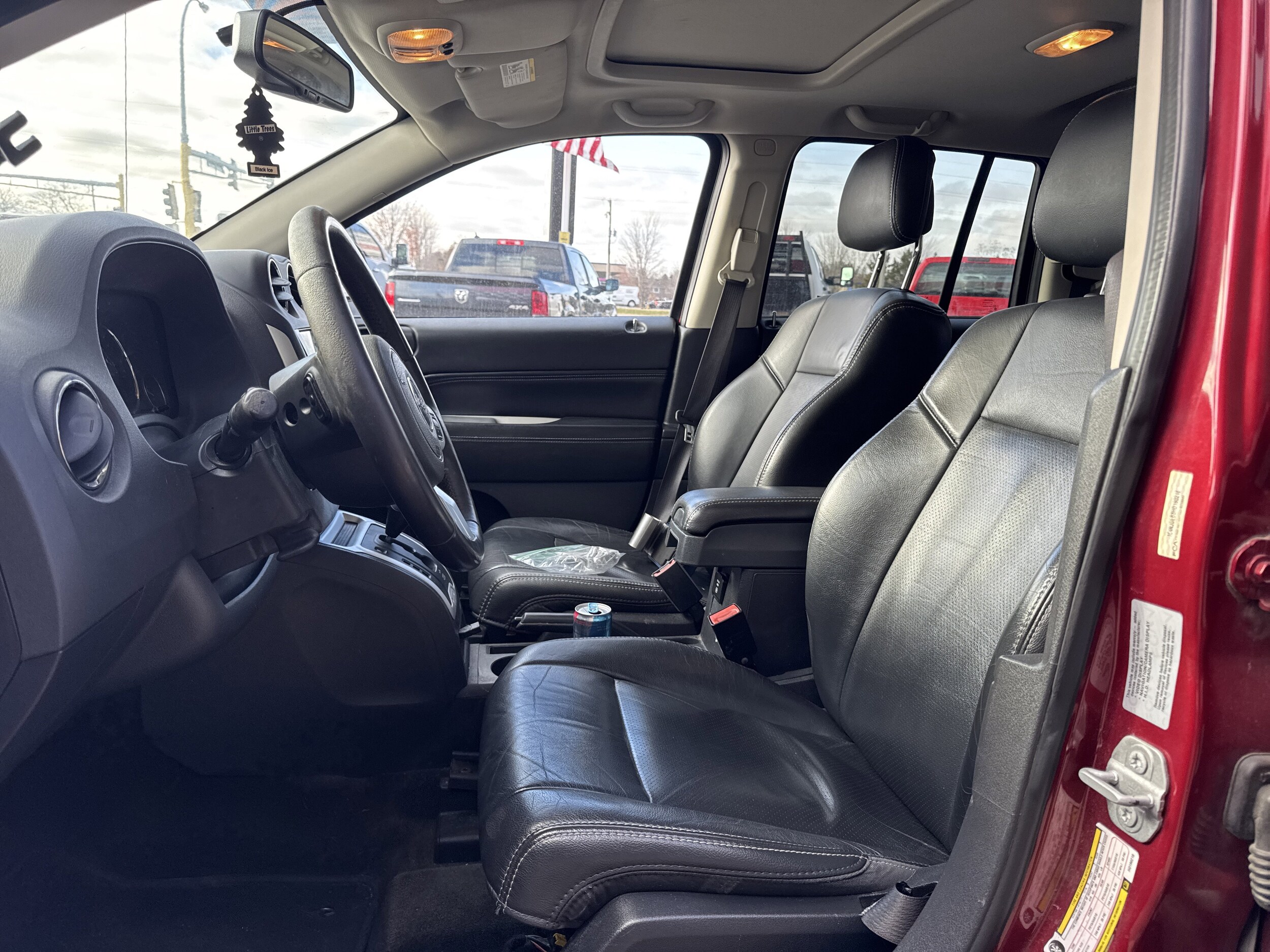 2017 Jeep Compass Latitude photo 2