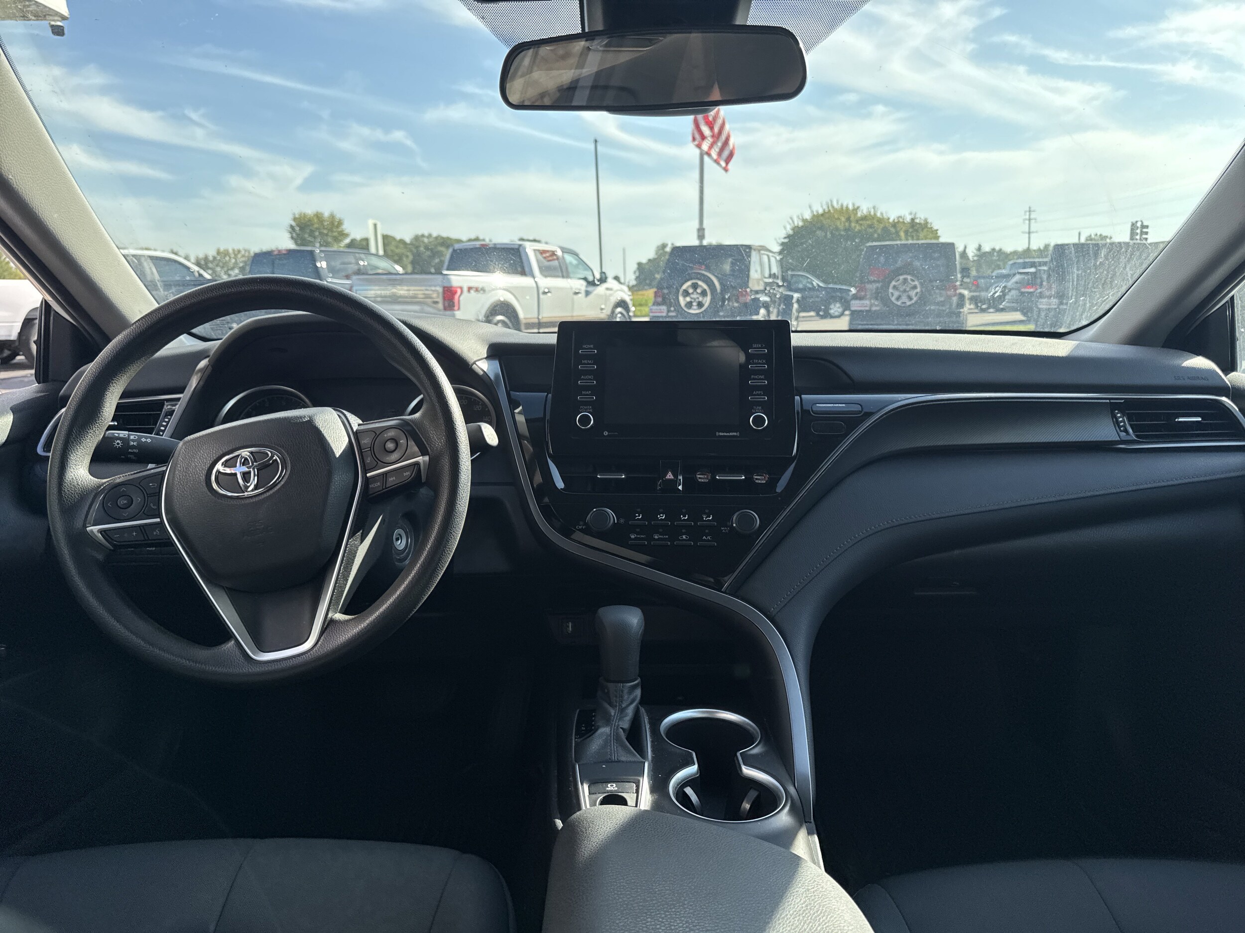2021 Toyota Camry LE photo 3