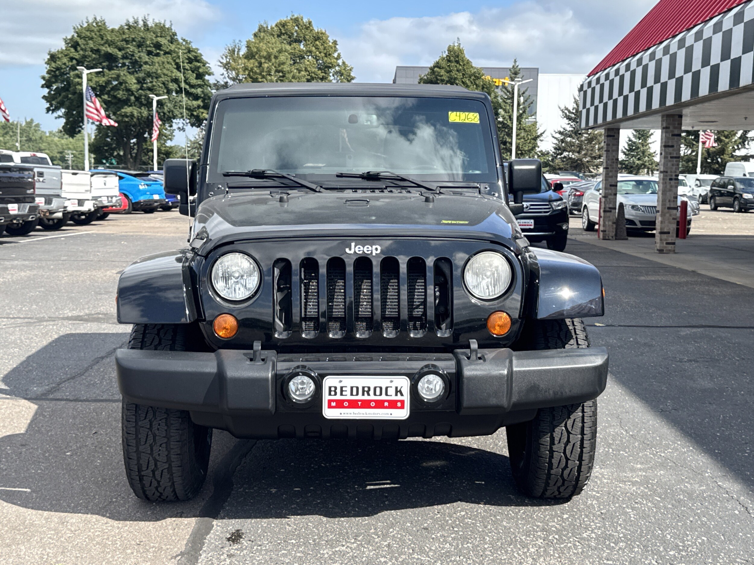 2016 Jeep Wrangler Unlimited Sahara photo 2