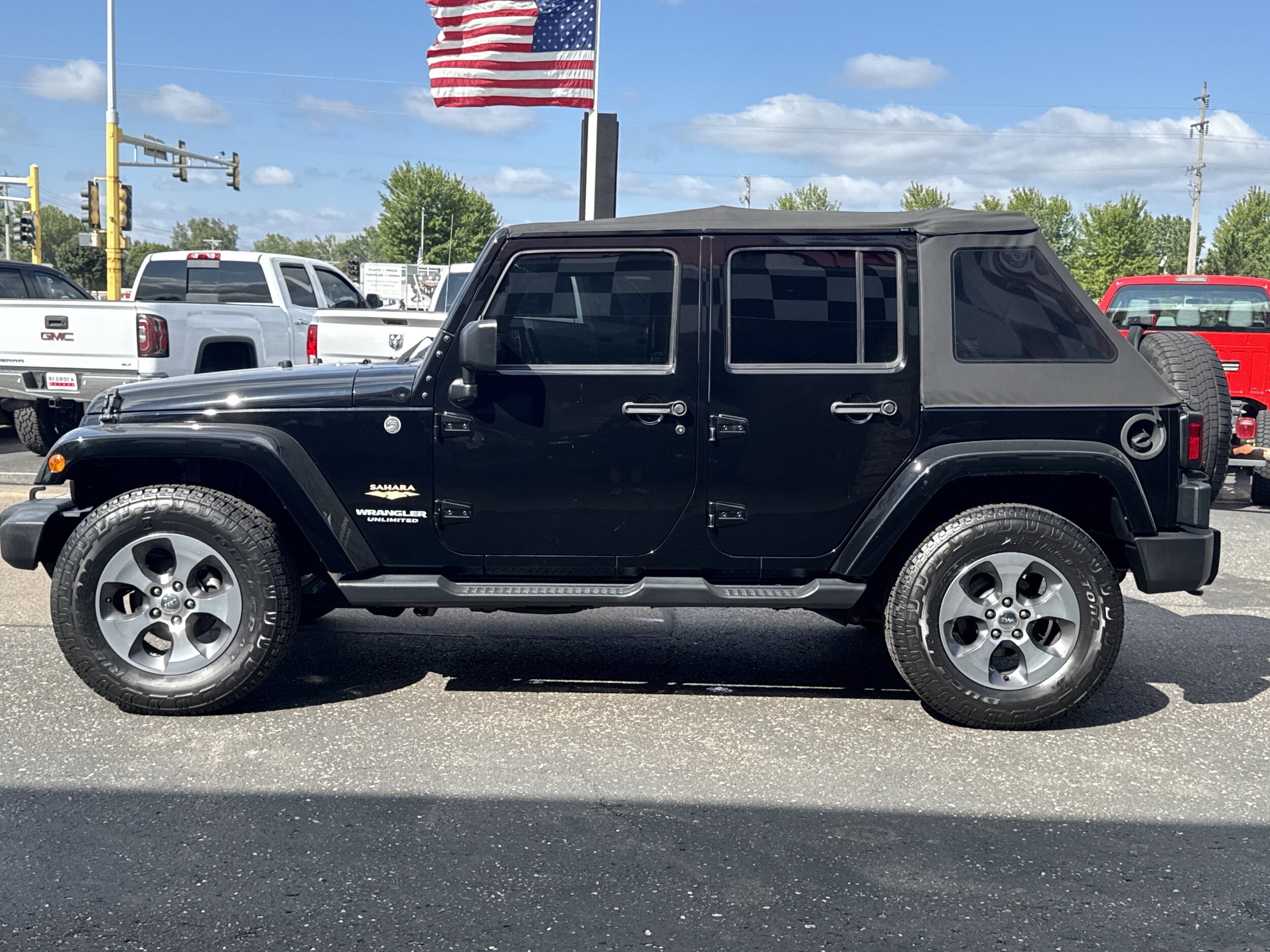 2016 Jeep Wrangler Unlimited Sahara photo 4
