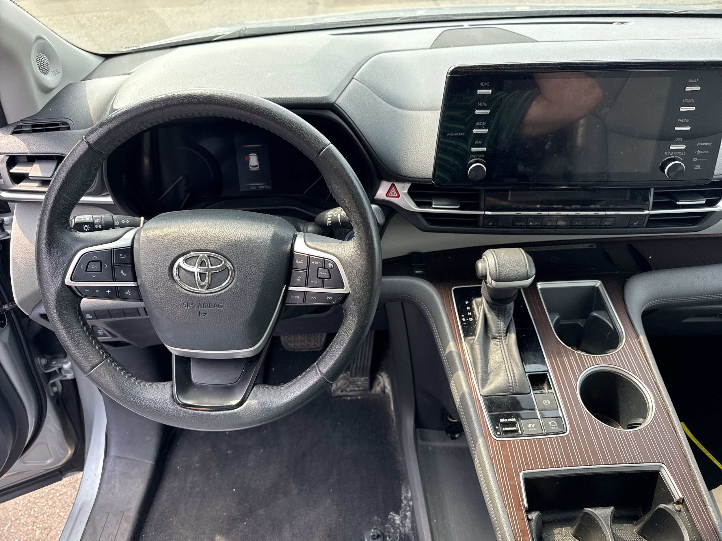 2022 Toyota Sienna XLE photo 4