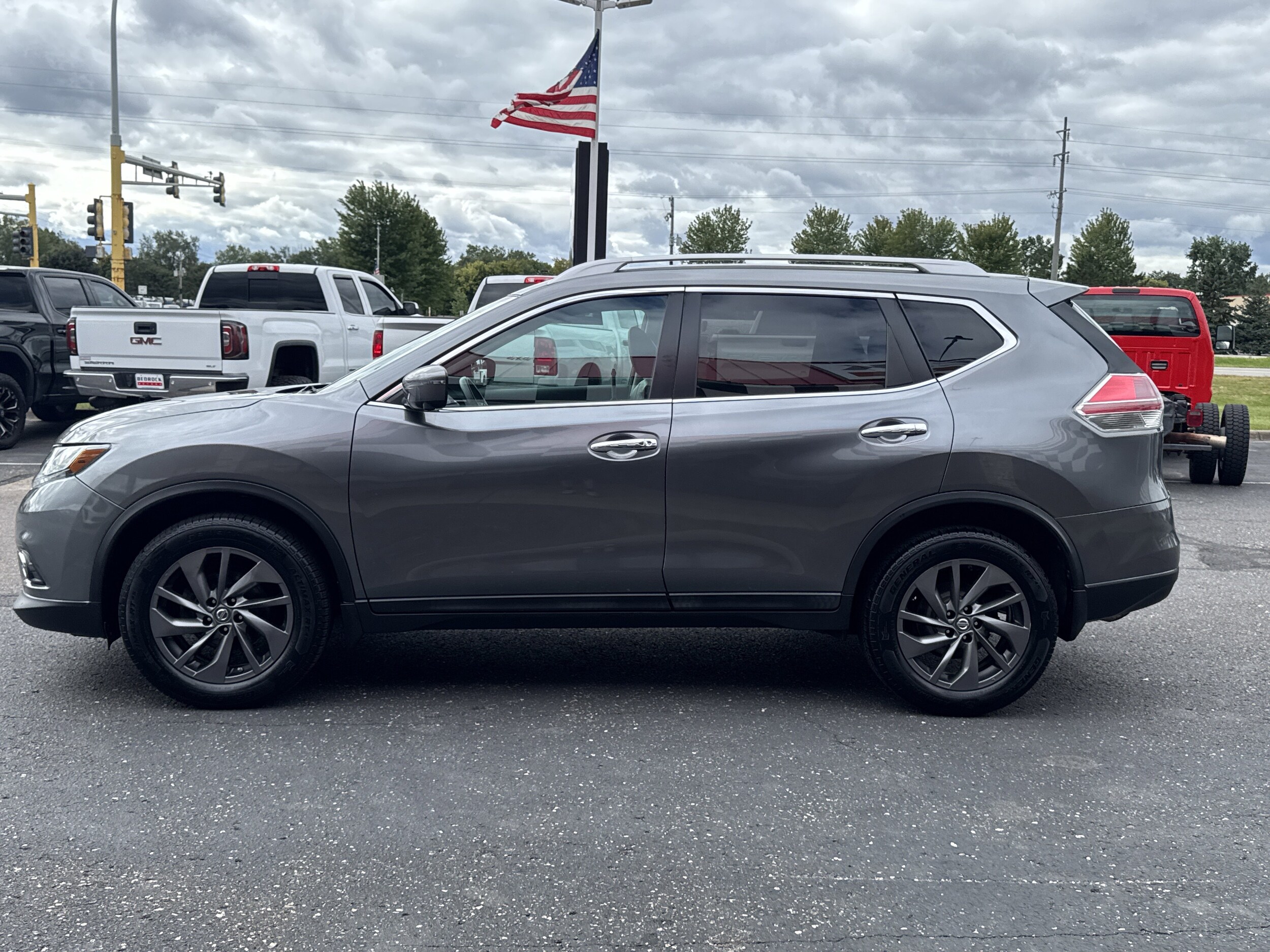 2016 Nissan Rogue SL photo 2