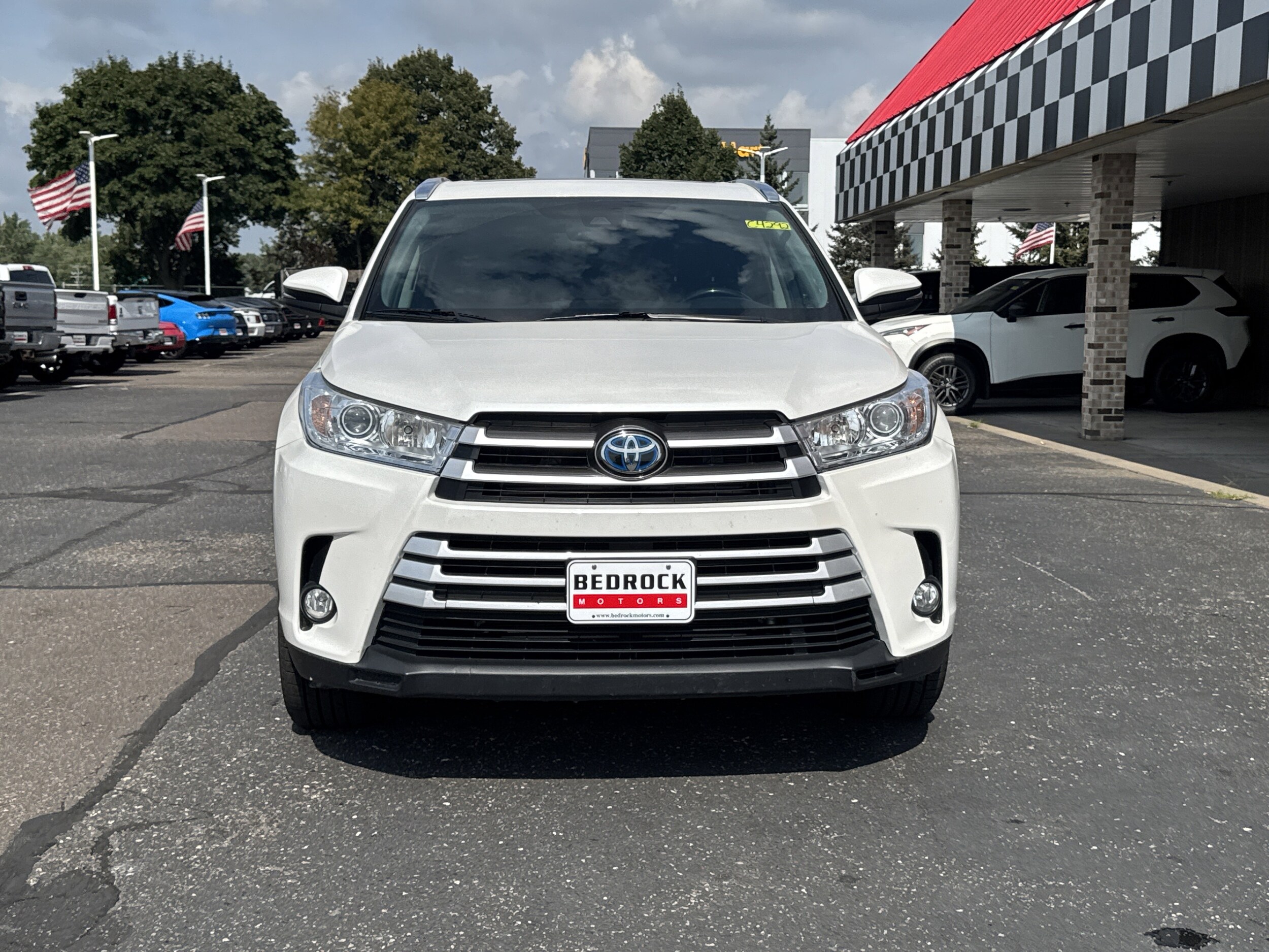 2019 Toyota Highlander Hybrid XLE photo 2