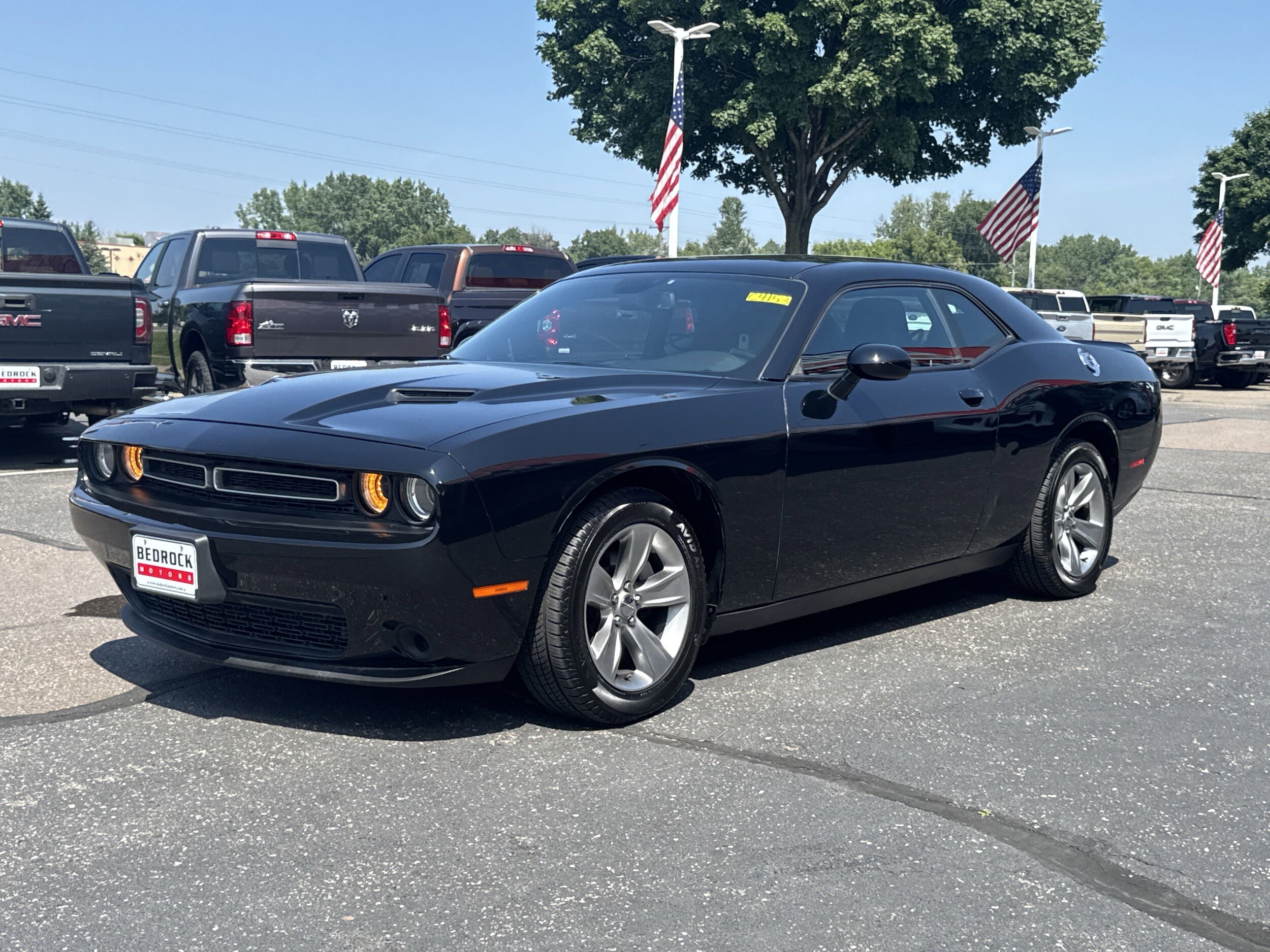 2019 Dodge Challenger SXT photo 3