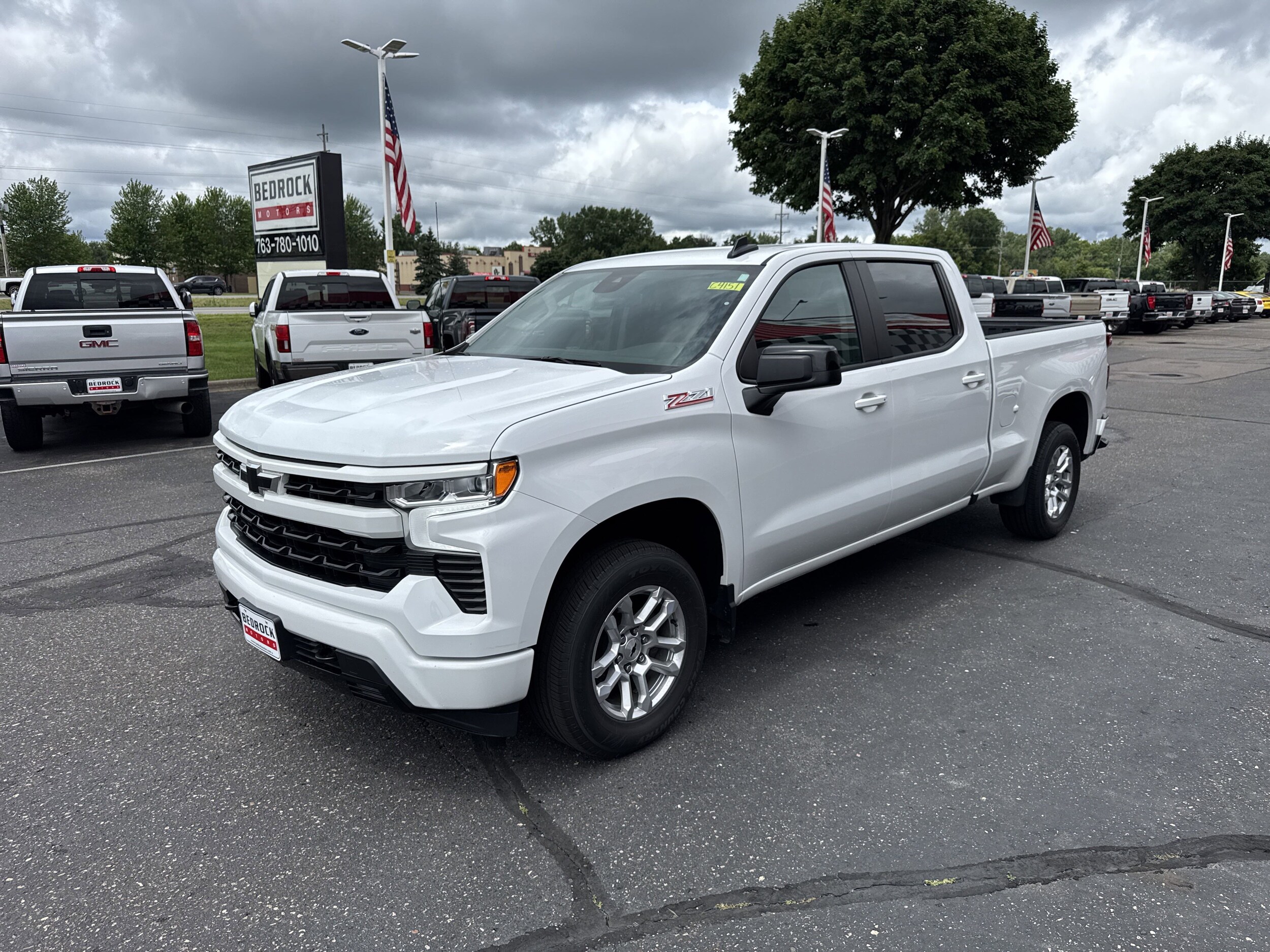2023 Chevrolet Silverado 1500 RST photo 3