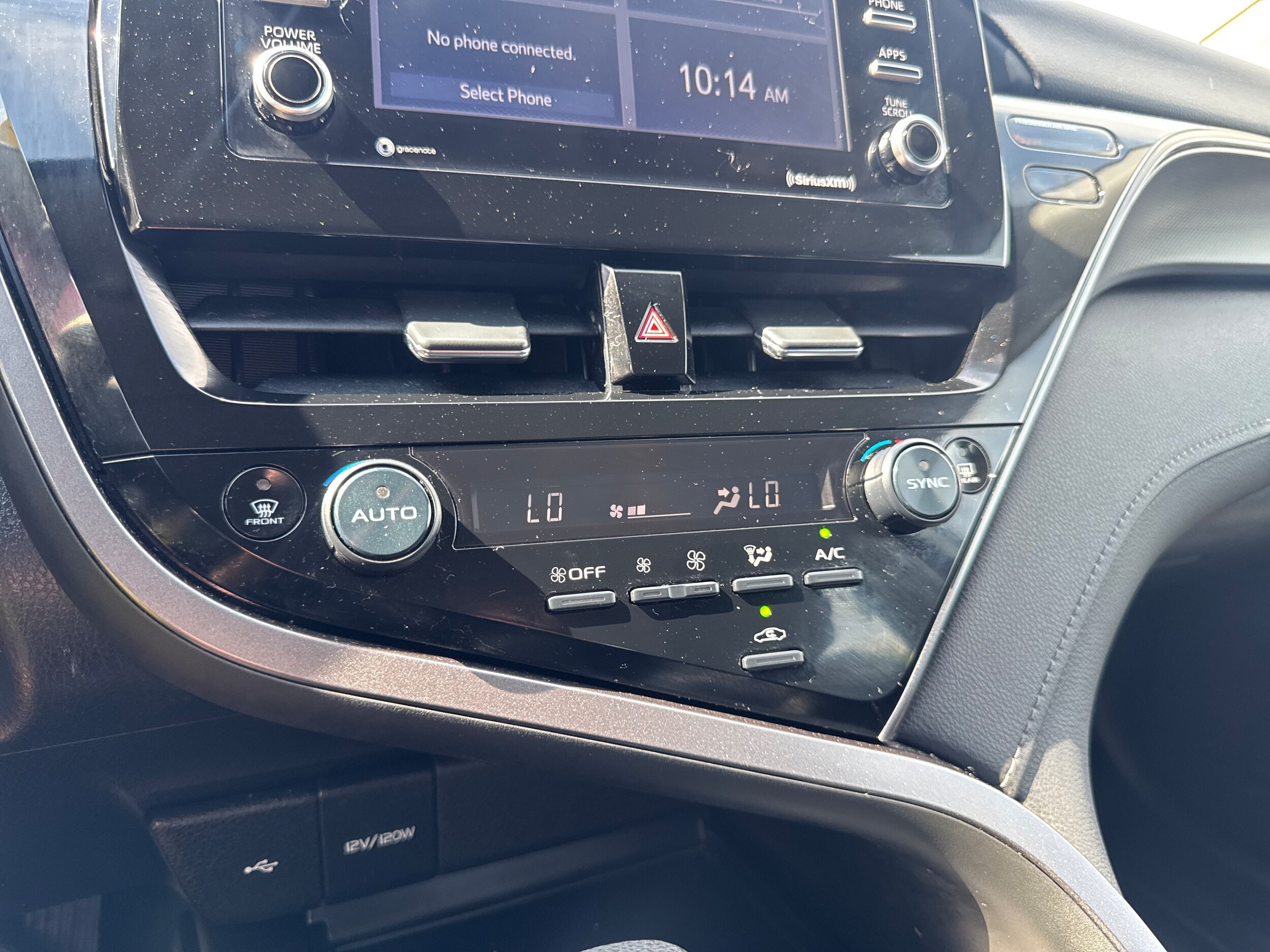 2022 Toyota Camry LE - Photo 22