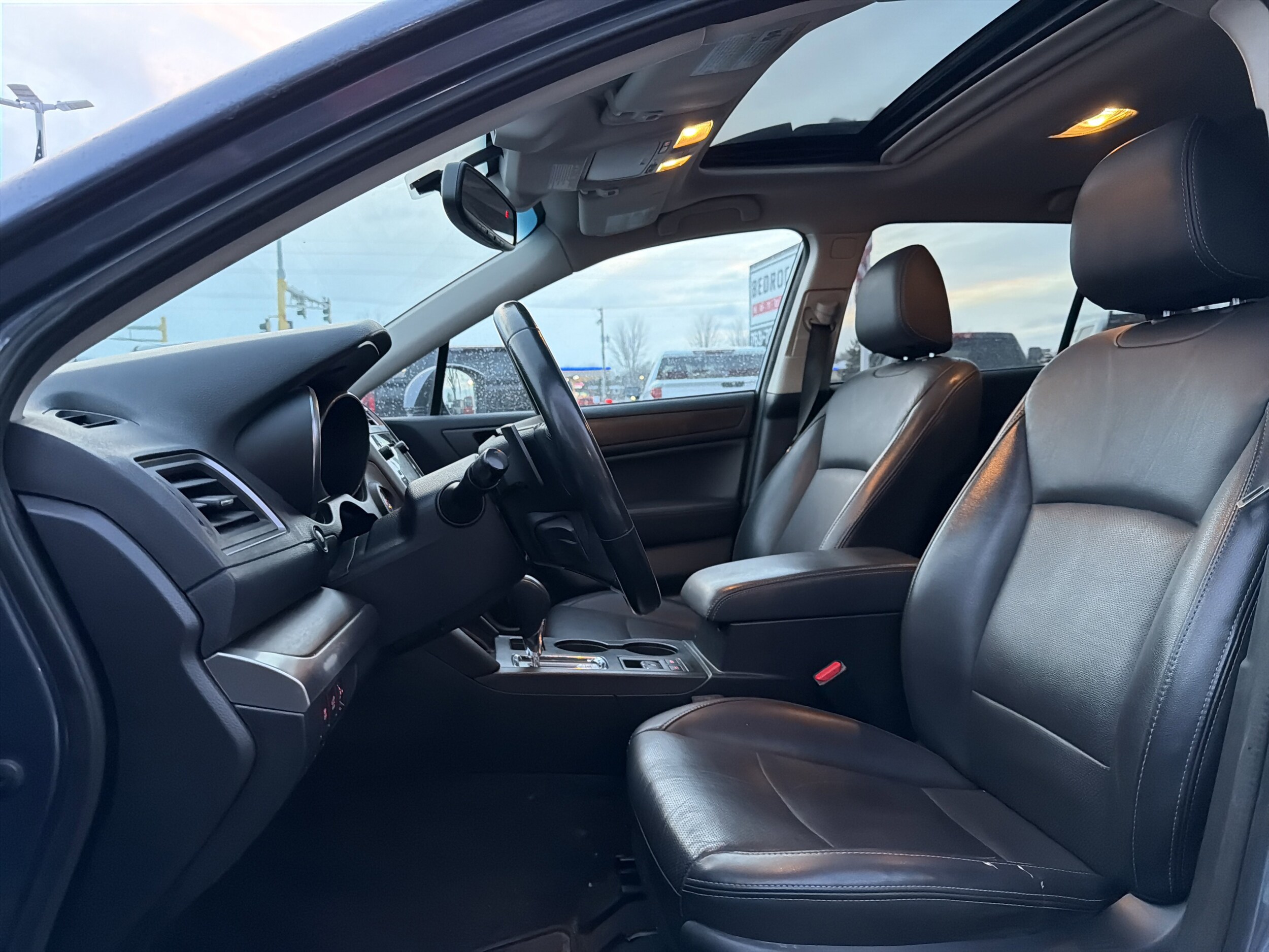 2016 Subaru Outback 3.6R Limited photo 3