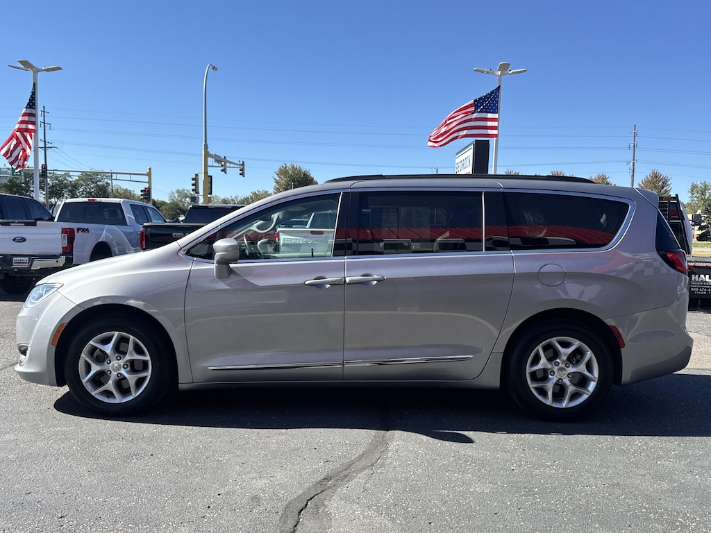 Used 2017 Chrysler Pacifica Touring-L Van