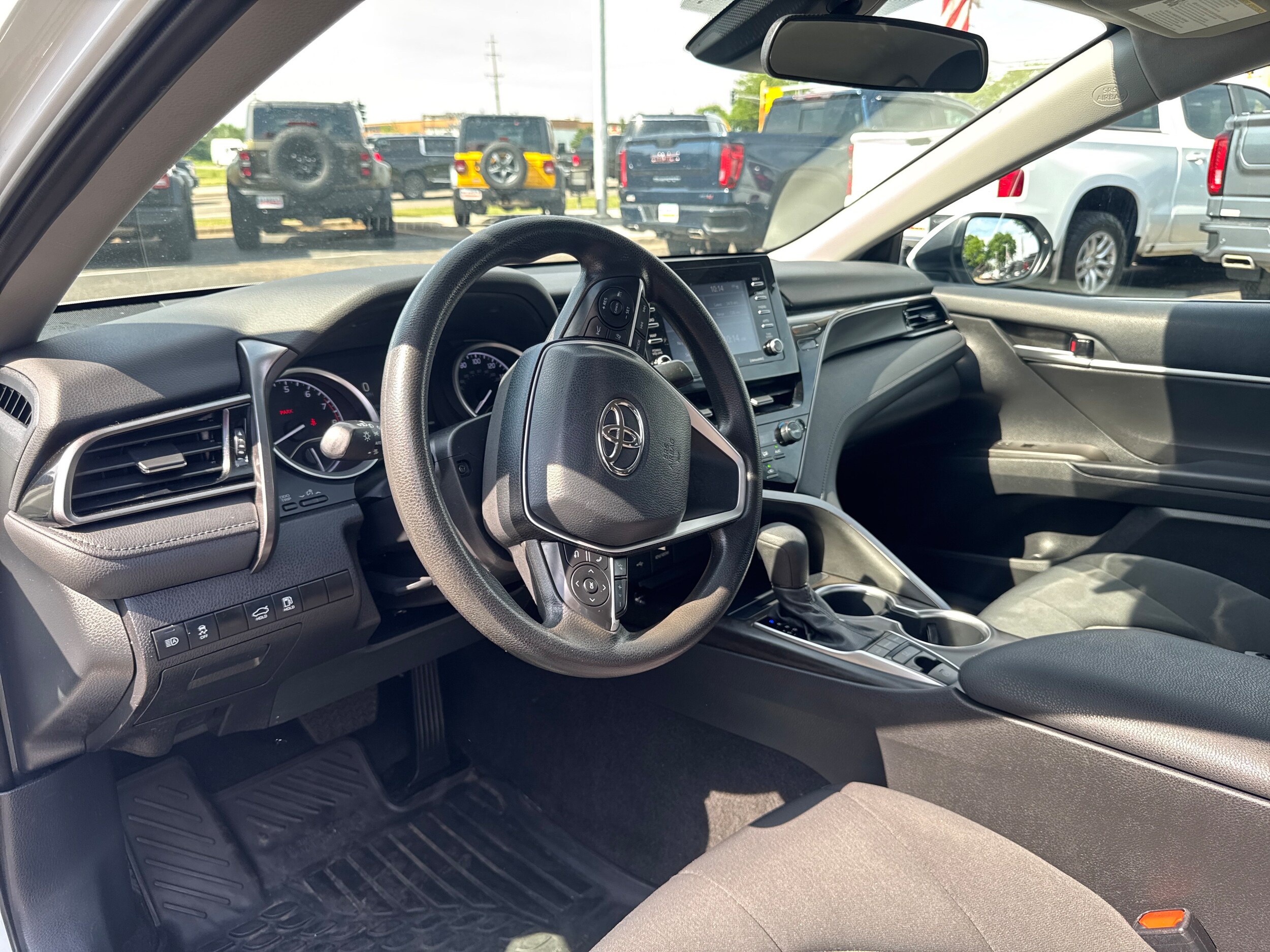 2022 Toyota Camry LE - Photo 17