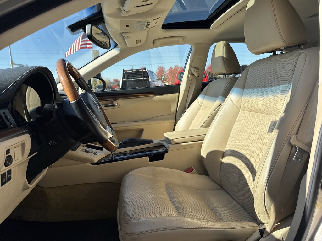 Used 2013 Lexus ES 300h  Sedan