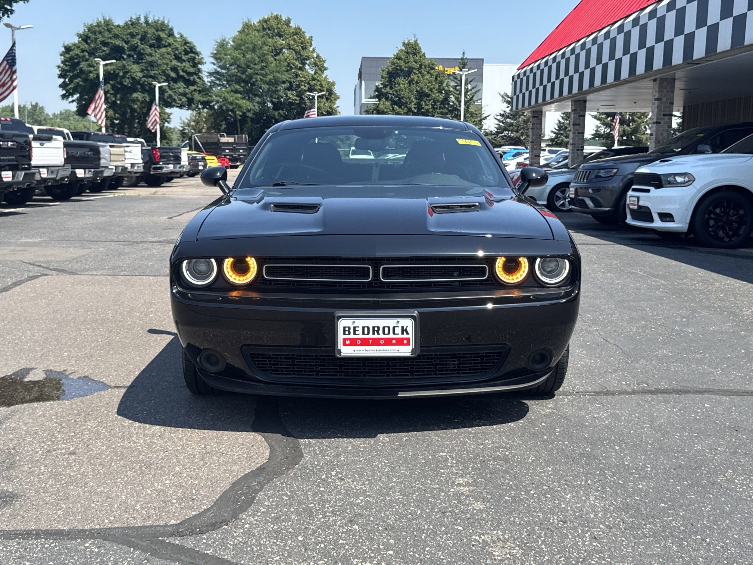 2019 Dodge Challenger SXT photo 2
